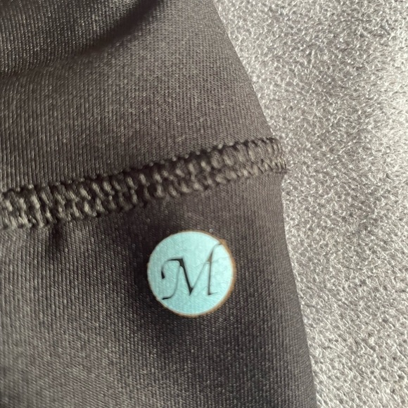 Miraclesuit performance tummy control flared leg black leggings. Size Small. - Picture 5 of 5